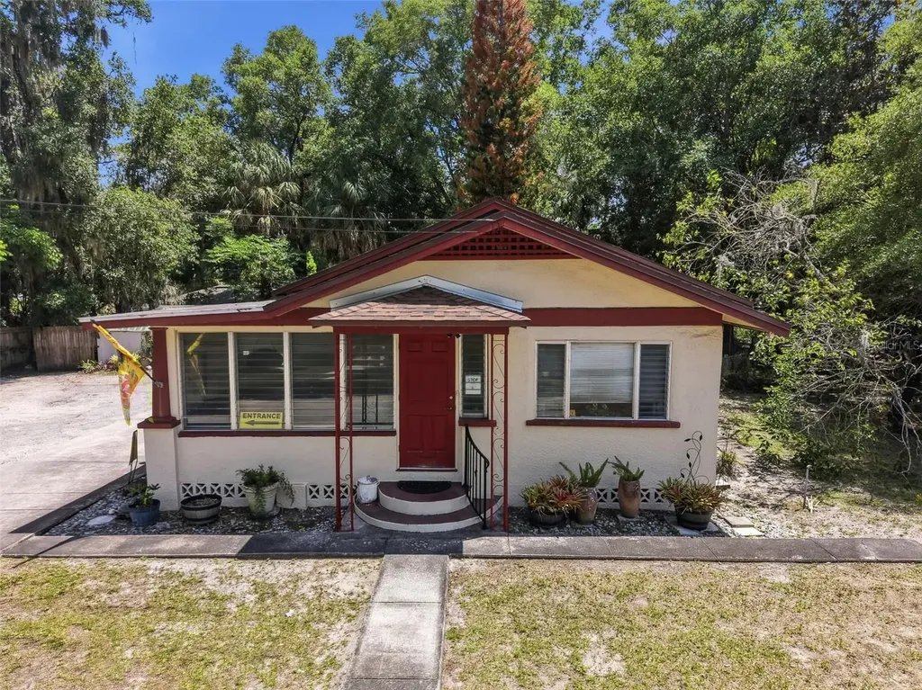 718 E New York Avenue Deland FL 32724
