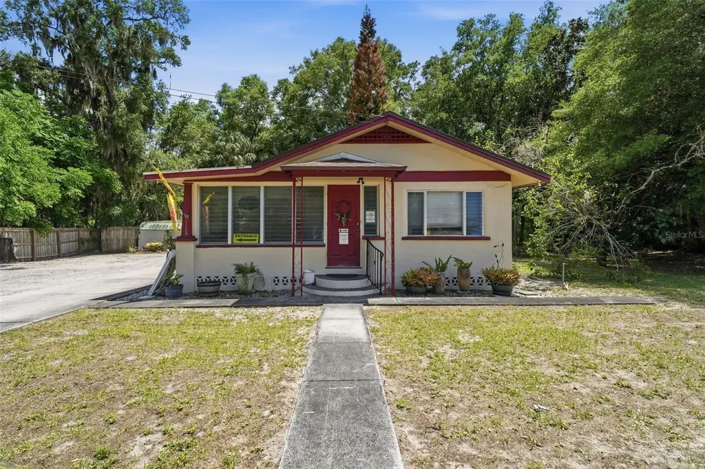 718 E New York Avenue Deland FL 32724