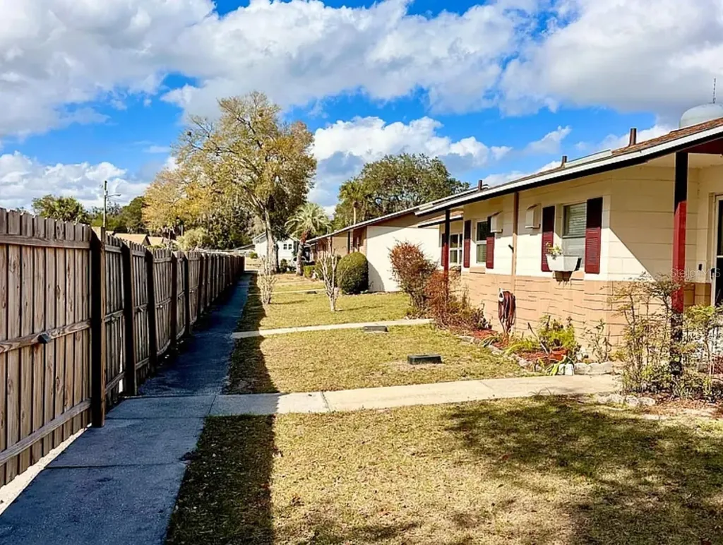 712 E Arizona Avenue Deland FL 32724