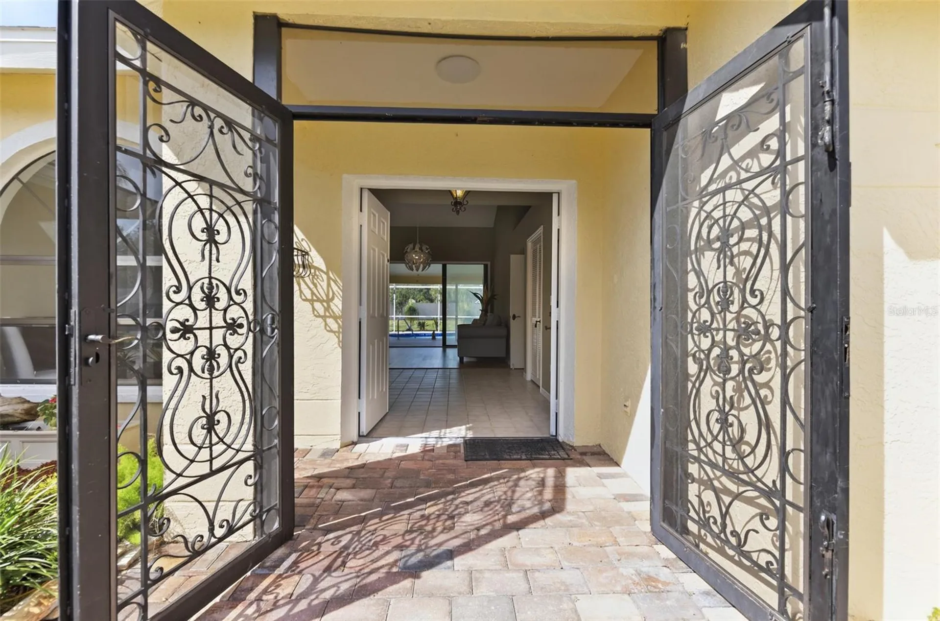8432 Palm Lakes Court Sarasota FL 34243
