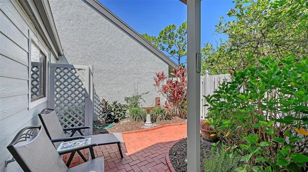 4391 Woodmans Chart Sarasota FL 34235