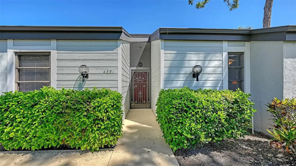 4391 Woodmans Chart Sarasota FL 34235