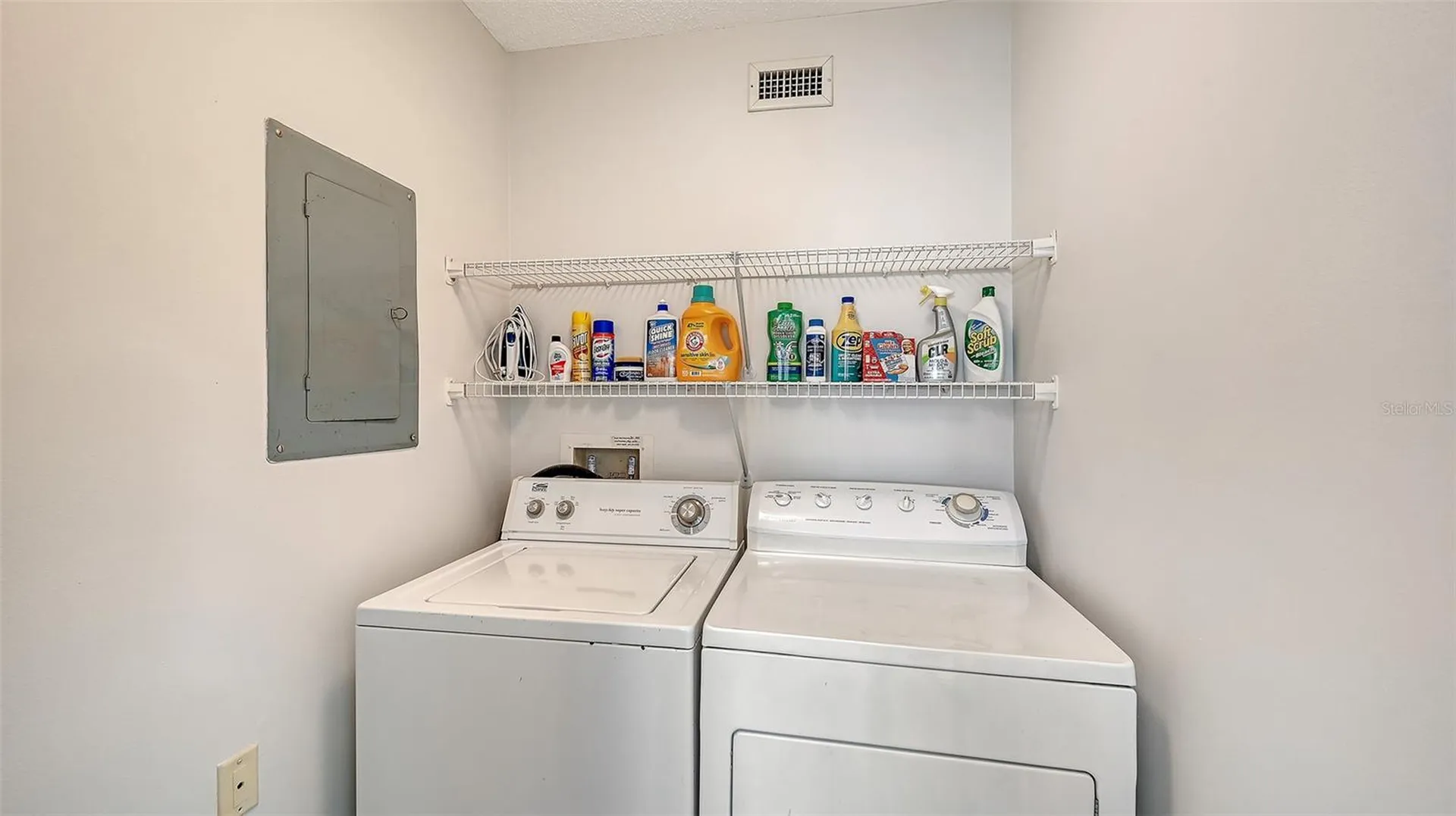 4391 Woodmans Chart Sarasota FL 34235
