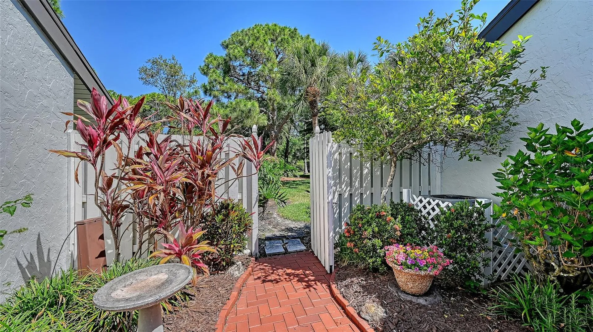 4391 Woodmans Chart Sarasota FL 34235
