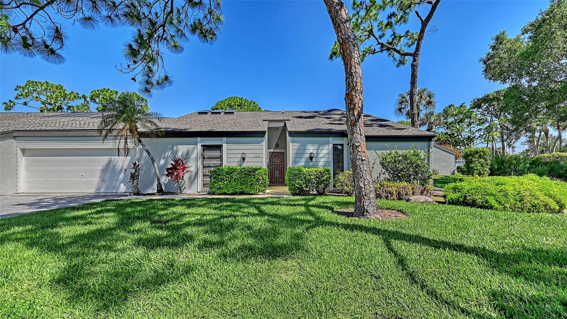 4391 Woodmans Chart Sarasota FL 34235