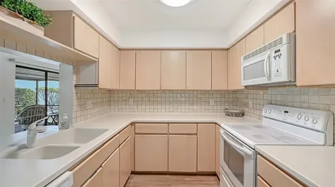 4391 Woodmans Chart Sarasota FL 34235