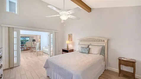 4391 Woodmans Chart Sarasota FL 34235