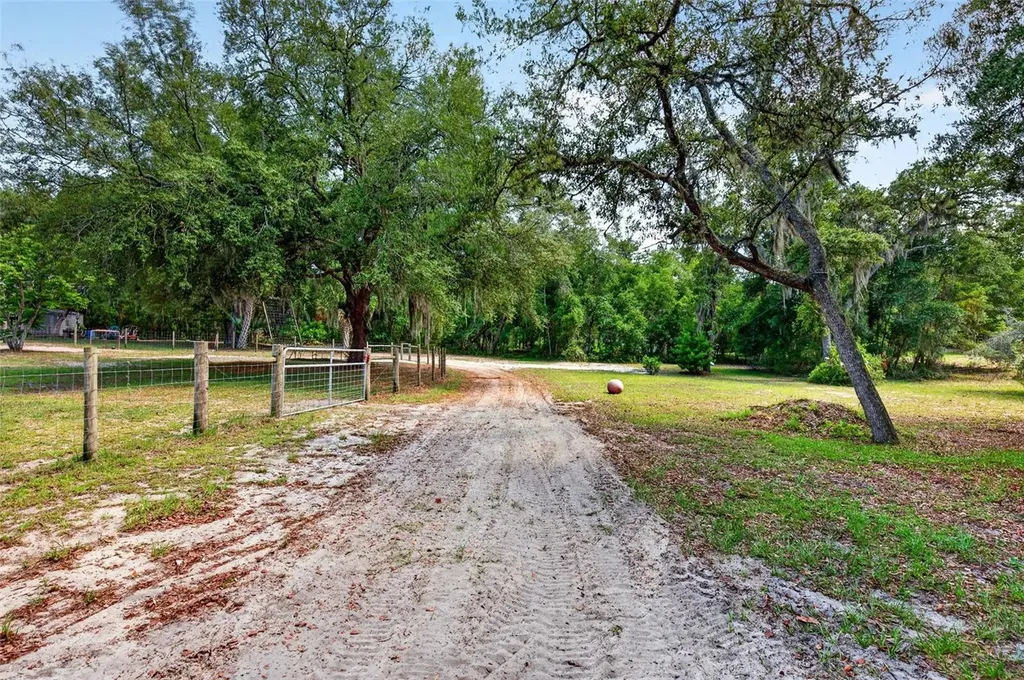 5390 East Avenue De Leon Springs FL 32130