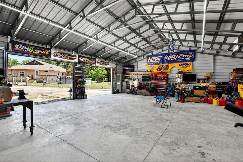 5390 East Avenue De Leon Springs FL 32130