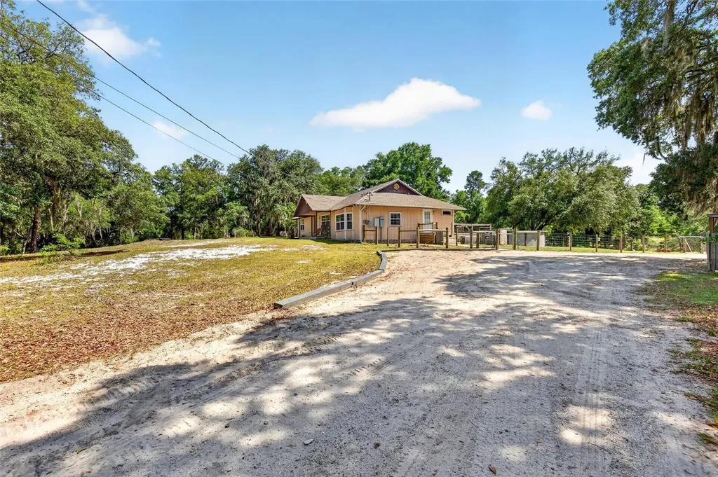 5390 East Avenue De Leon Springs FL 32130
