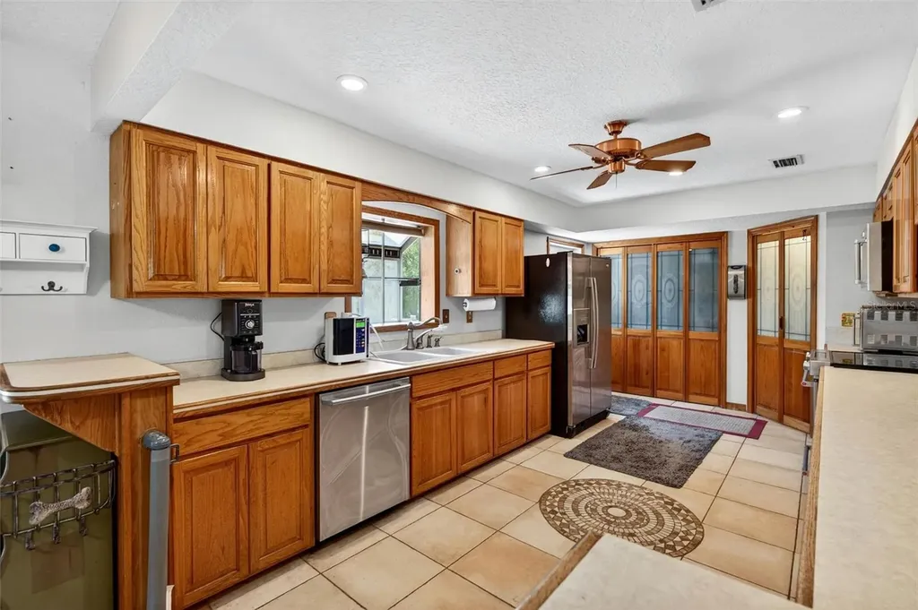 5390 East Avenue De Leon Springs FL 32130