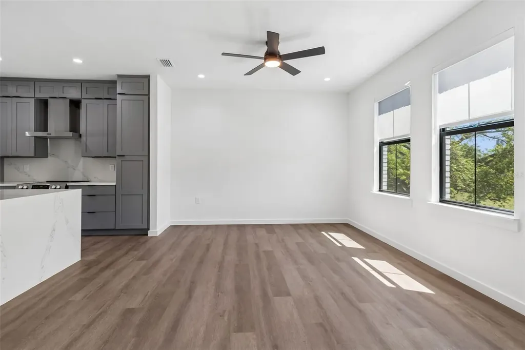 1218 E Kay Street Tampa FL 33602