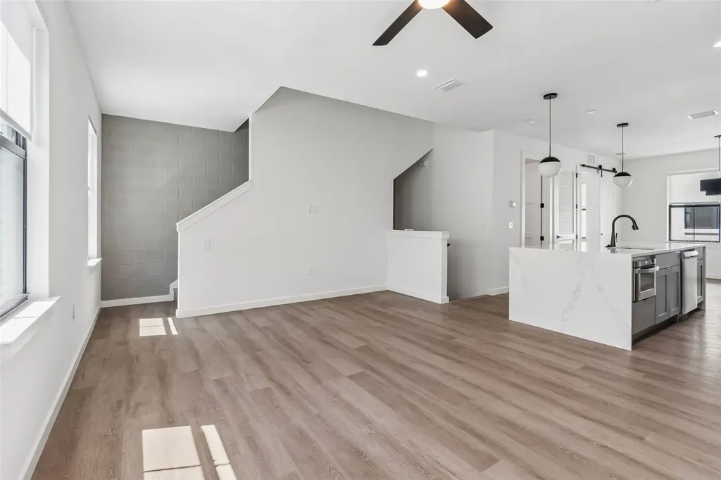 1218 E Kay Street Tampa FL 33602
