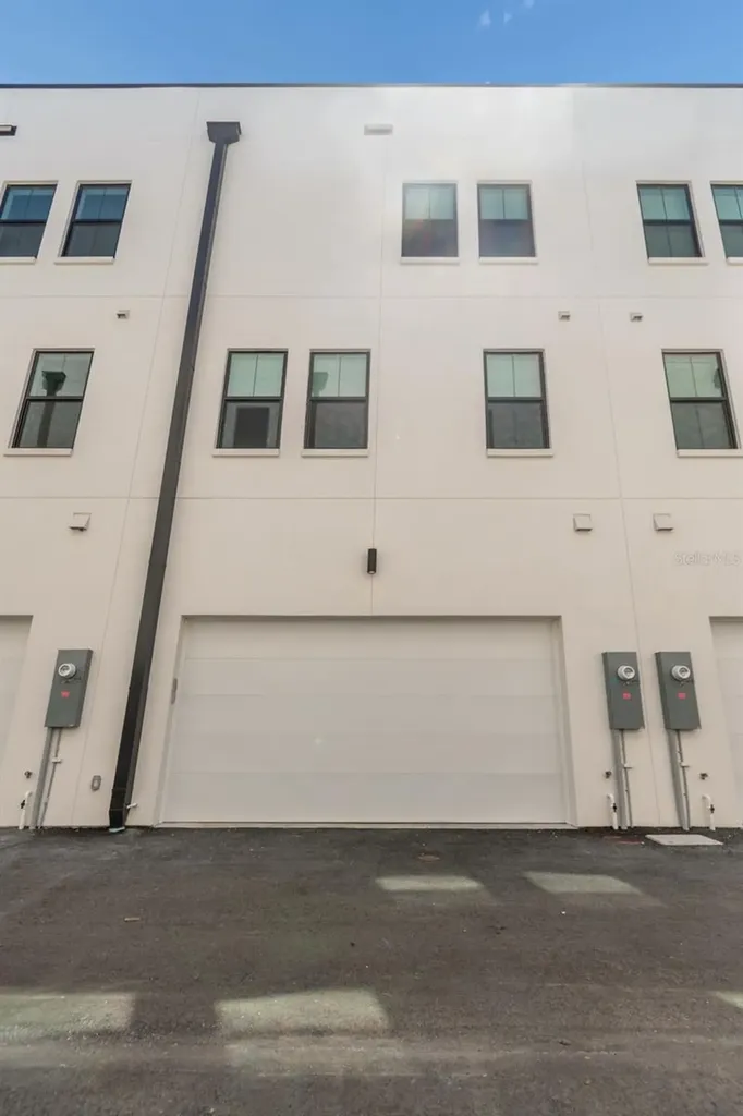 1218 E Kay Street Tampa FL 33602