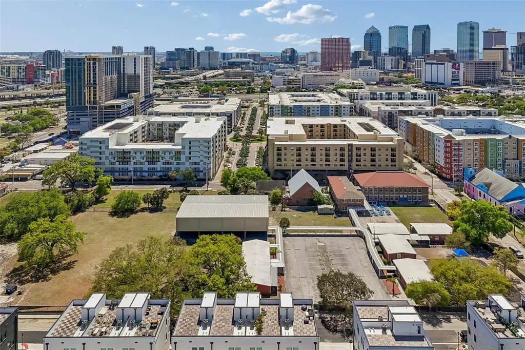 1218 E Kay Street Tampa FL 33602