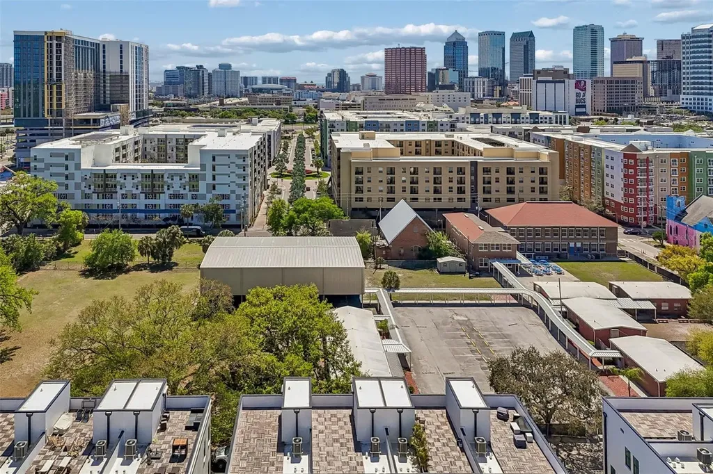 1218 E Kay Street Tampa FL 33602