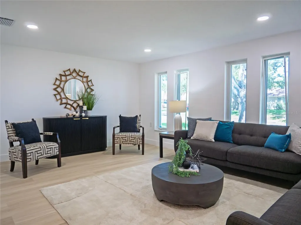 1880 Tanglewood Drive NE St Petersburg FL 33702