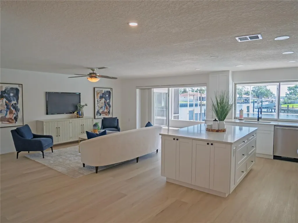 1880 Tanglewood Drive NE St Petersburg FL 33702