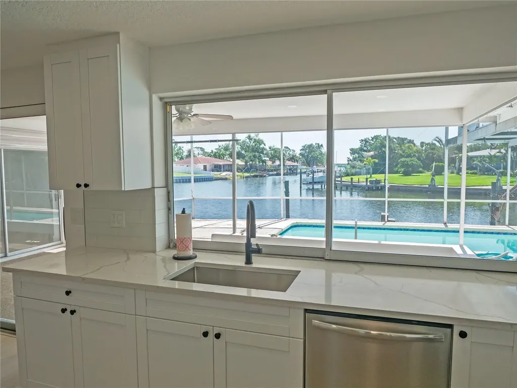 1880 Tanglewood Drive NE St Petersburg FL 33702