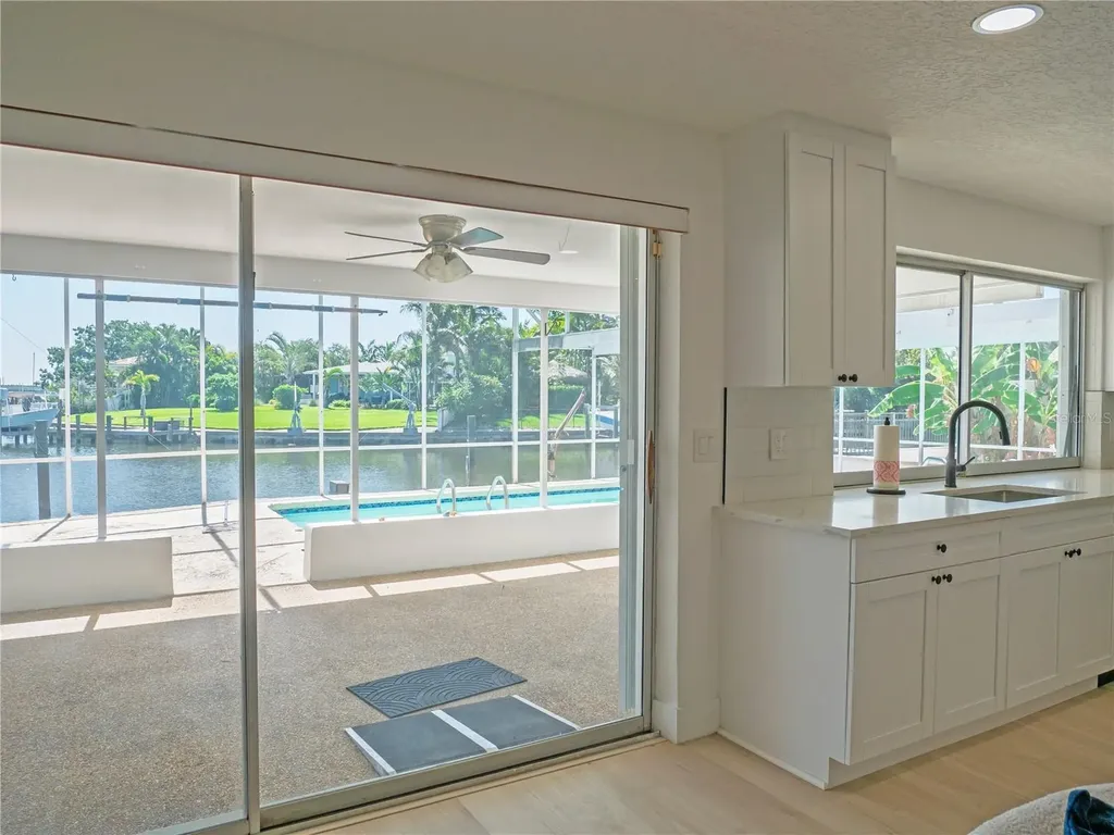 1880 Tanglewood Drive NE St Petersburg FL 33702