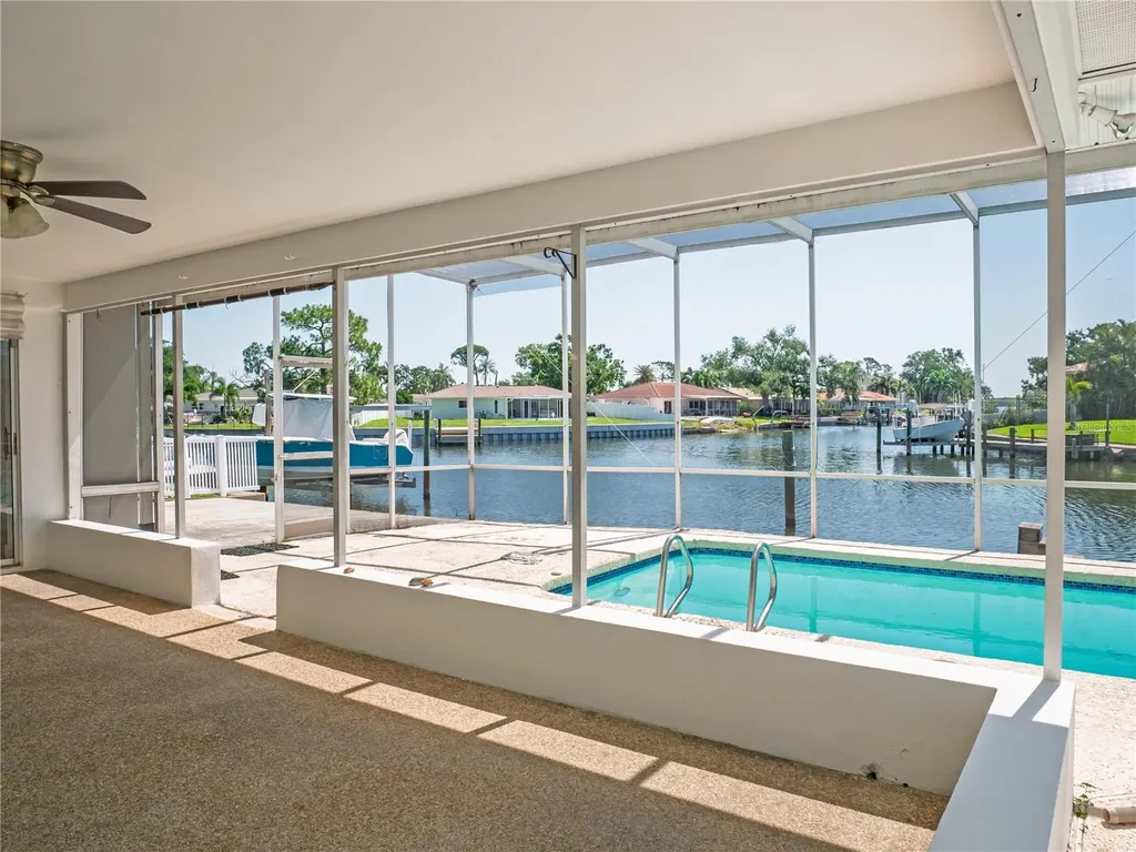 1880 Tanglewood Drive NE St Petersburg FL 33702