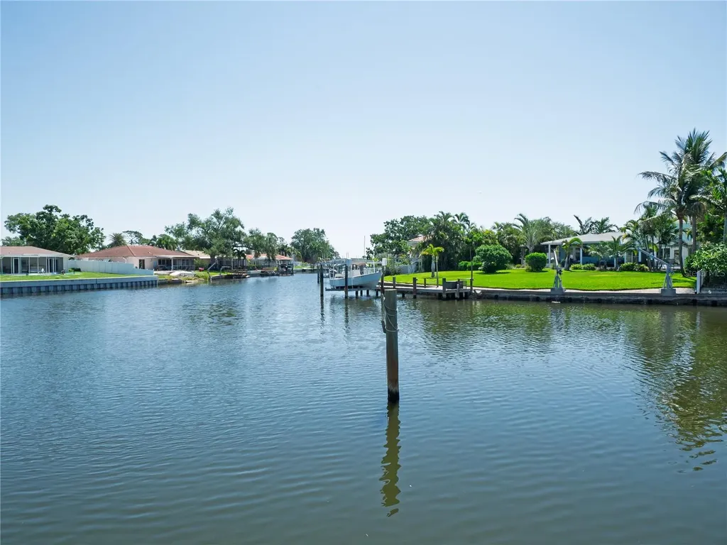 1880 Tanglewood Drive NE St Petersburg FL 33702