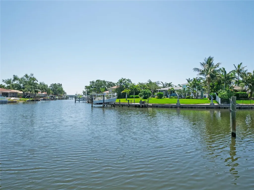 1880 Tanglewood Drive NE St Petersburg FL 33702