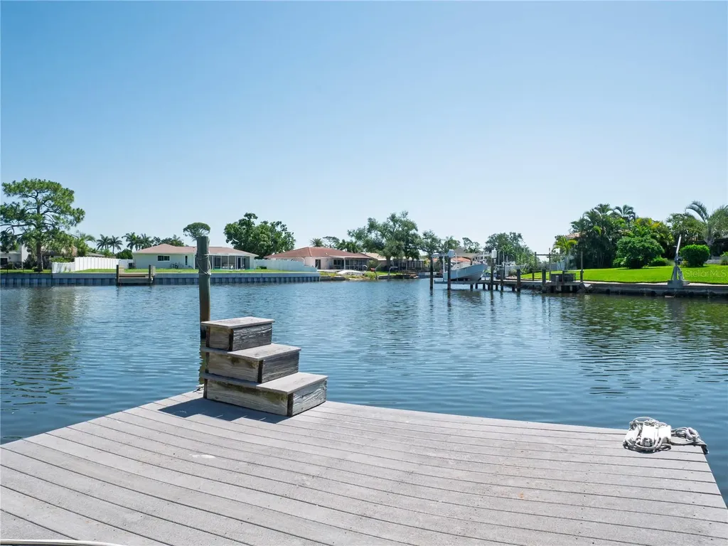 1880 Tanglewood Drive NE St Petersburg FL 33702