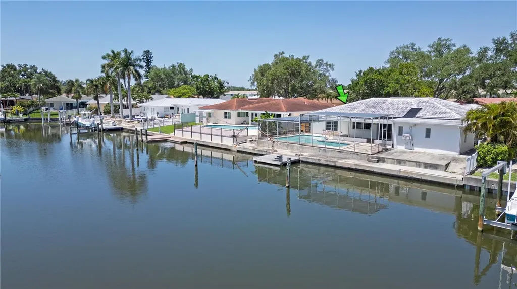 1880 Tanglewood Drive NE St Petersburg FL 33702