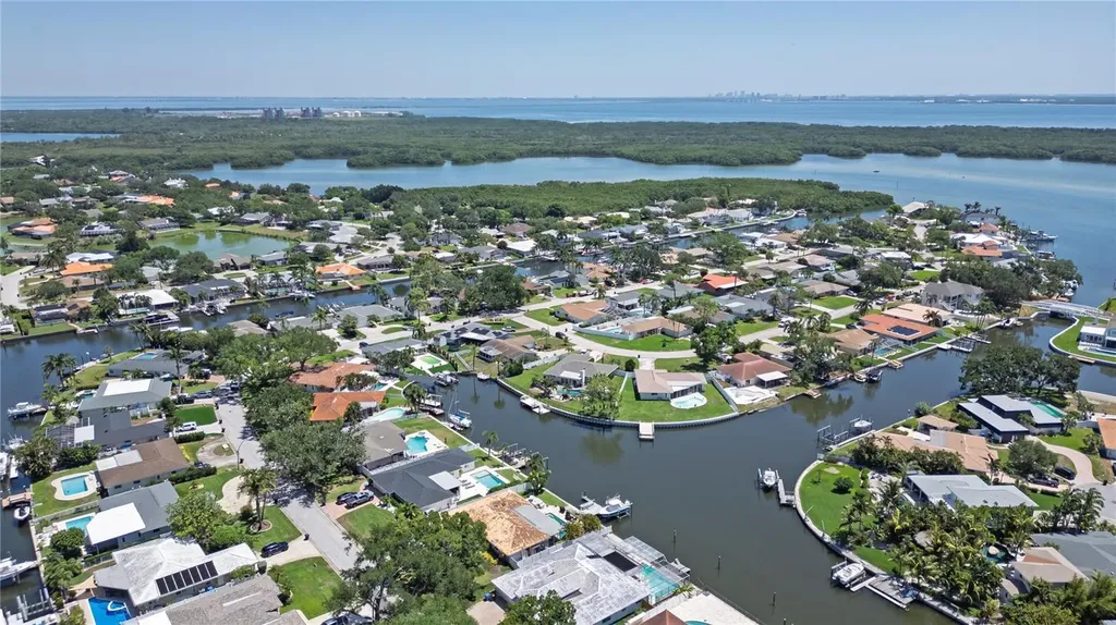 1880 Tanglewood Drive NE St Petersburg FL 33702