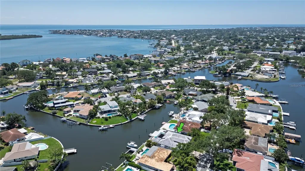 1880 Tanglewood Drive NE St Petersburg FL 33702
