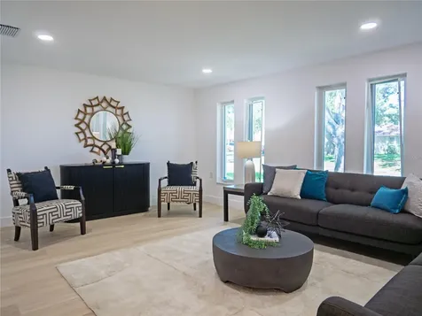 1880 Tanglewood Drive NE St Petersburg FL 33702