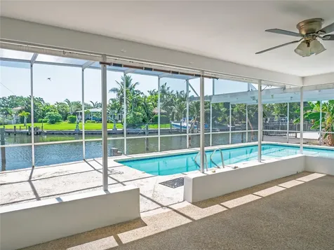1880 Tanglewood Drive NE St Petersburg FL 33702
