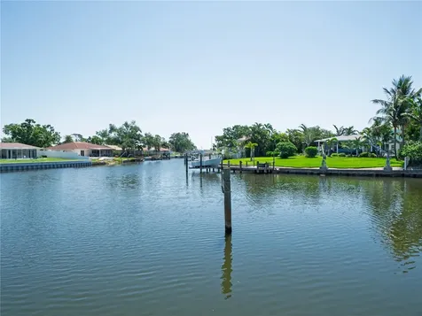1880 Tanglewood Drive NE St Petersburg FL 33702