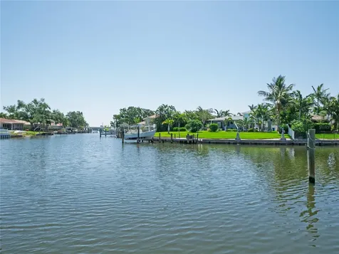 1880 Tanglewood Drive NE St Petersburg FL 33702