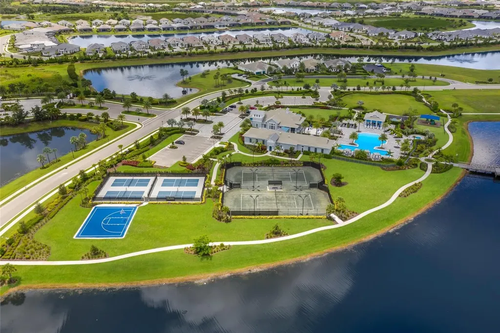 8310 Redonda Loop Lakewood Ranch FL 34202