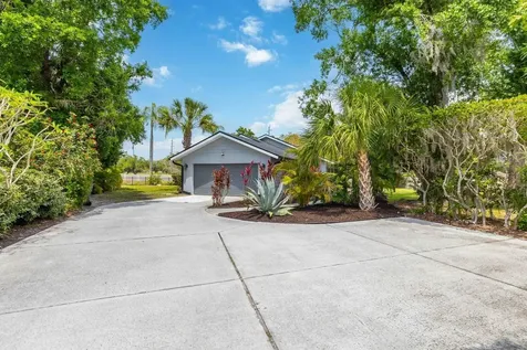 8021 Timber Lake Lane Sarasota FL 34243
