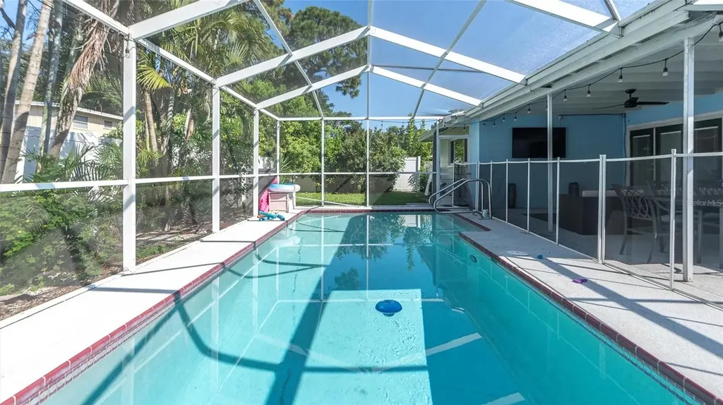 8272 127th Street Seminole FL 33776