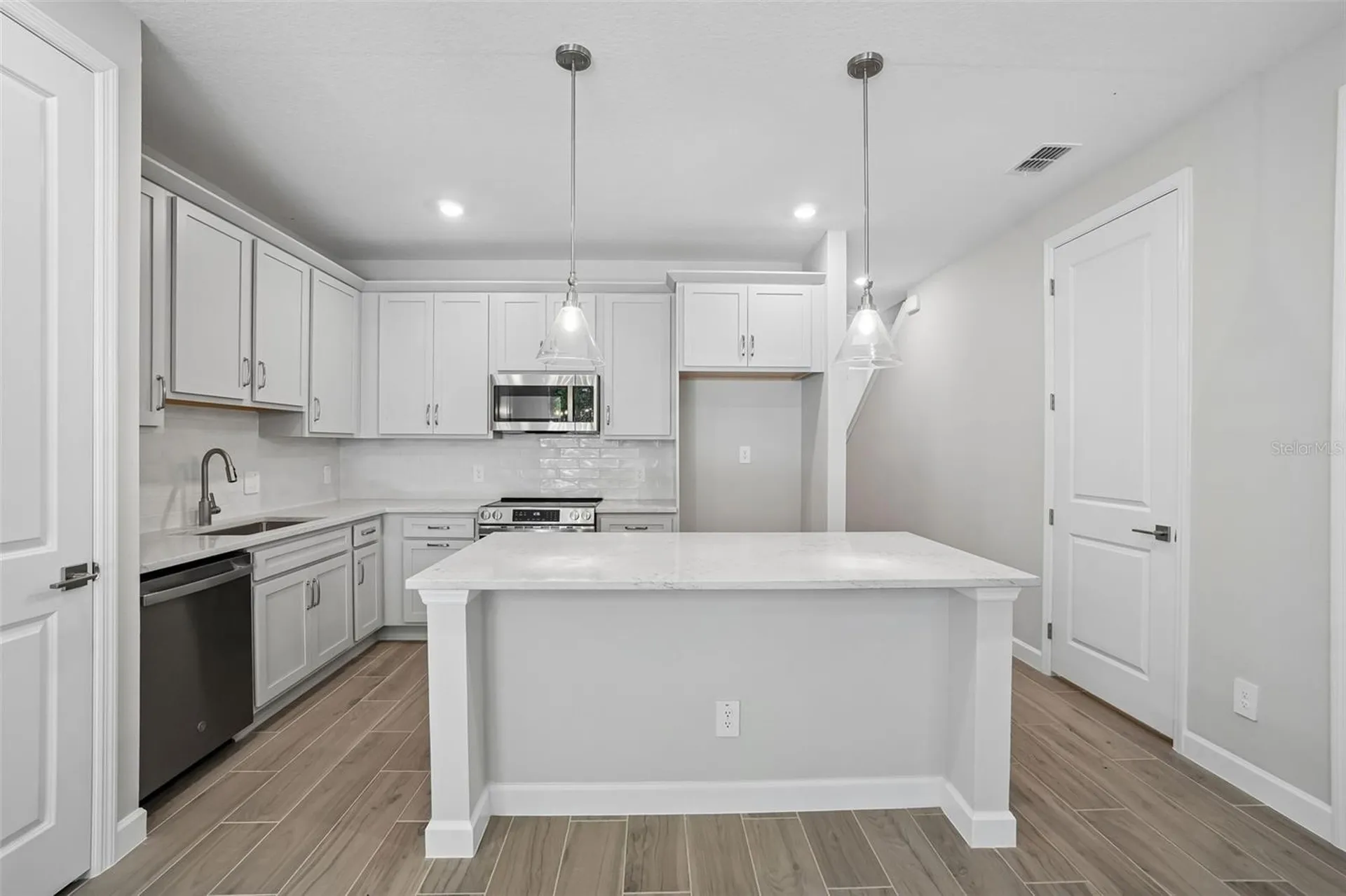7520 Deer Valley Circle Tampa FL 33635