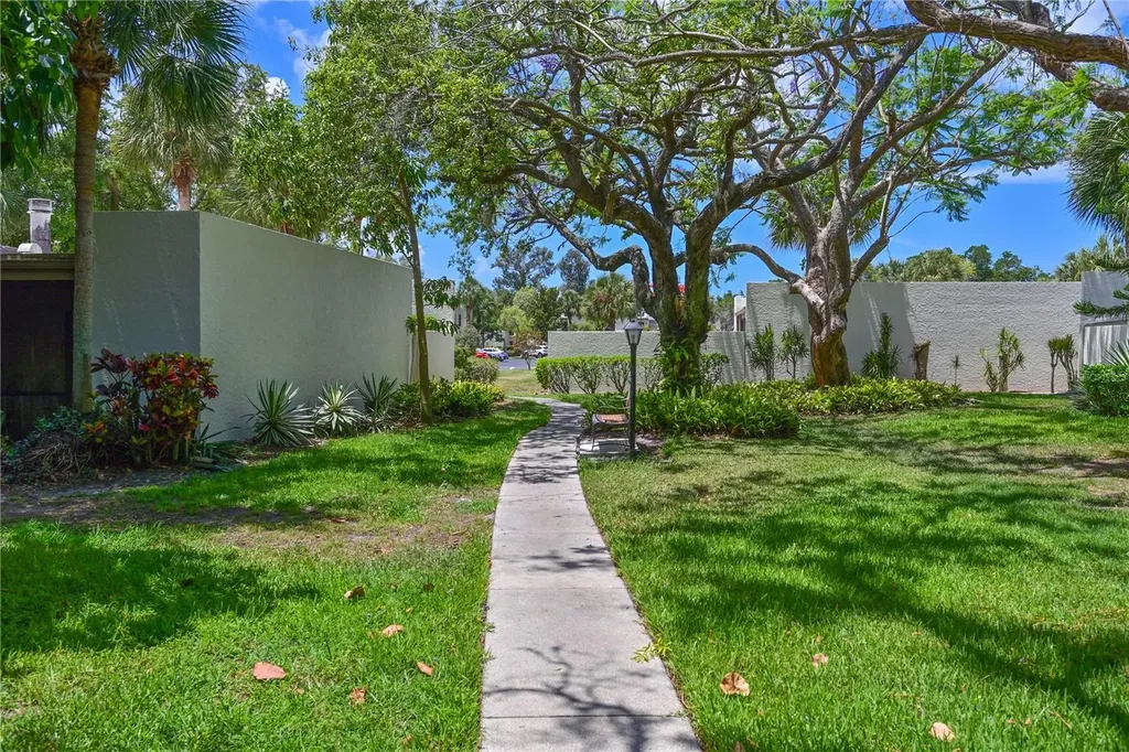 609 Woodlawn Drive Bradenton FL 34210