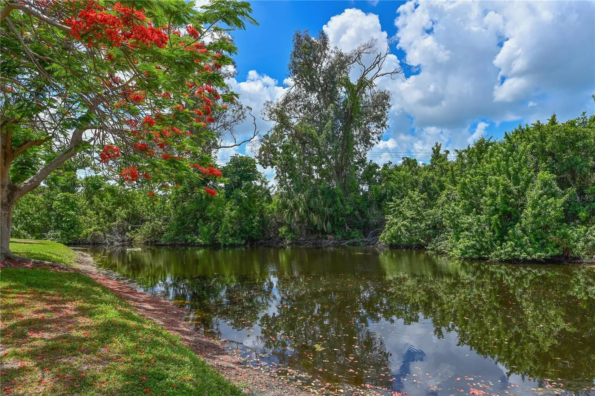 609 Woodlawn Drive Bradenton FL 34210