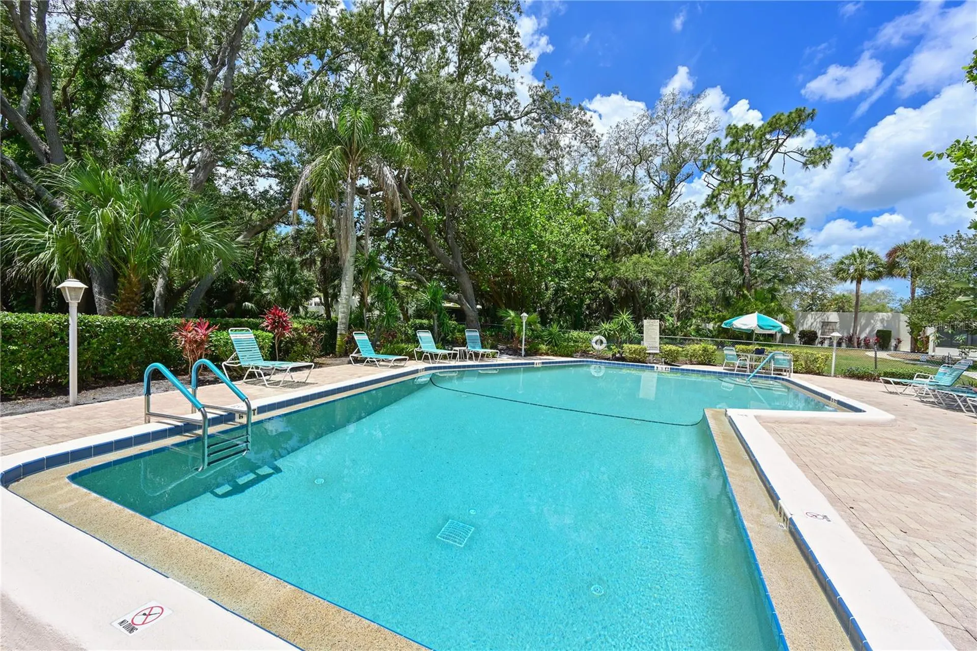 609 Woodlawn Drive Bradenton FL 34210
