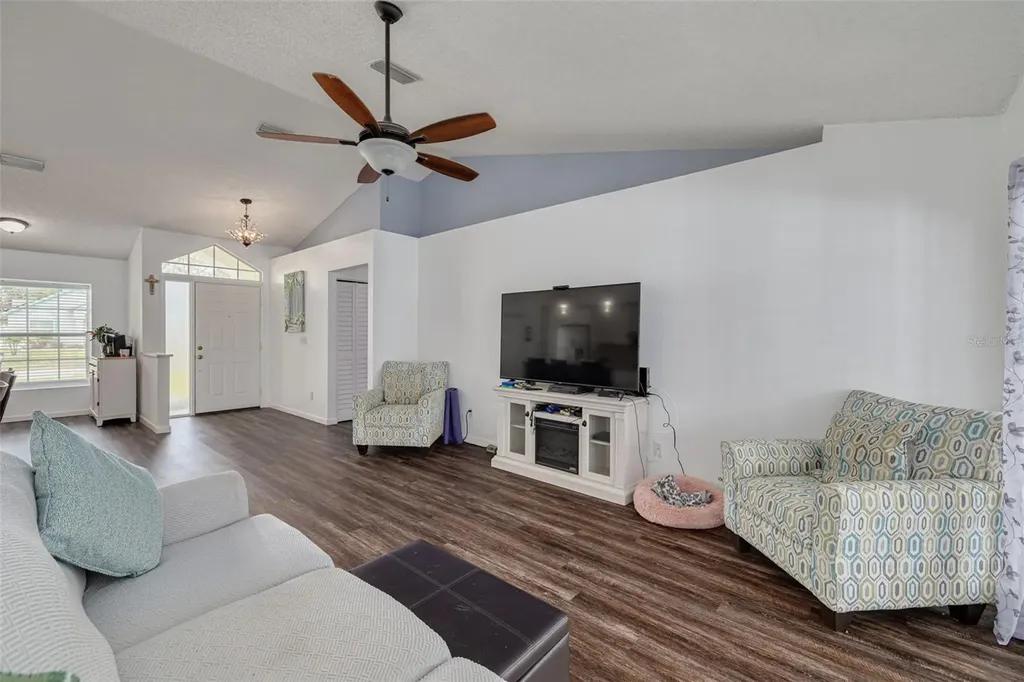 1472 Bay View Street Tarpon Springs FL 34689