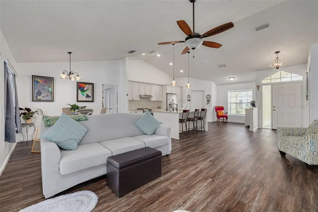 1472 Bay View Street Tarpon Springs FL 34689