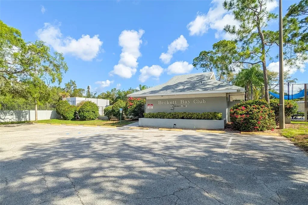 1472 Bay View Street Tarpon Springs FL 34689