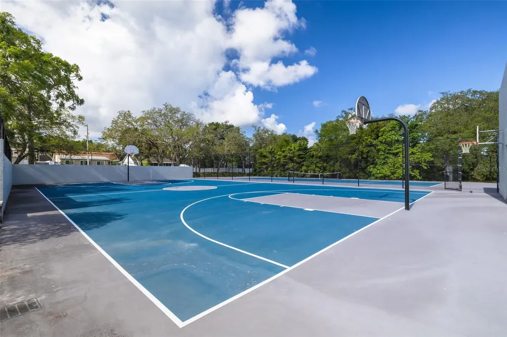 1472 Bay View Street Tarpon Springs FL 34689