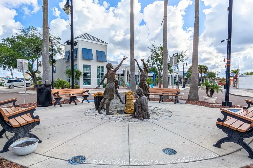 1472 Bay View Street Tarpon Springs FL 34689