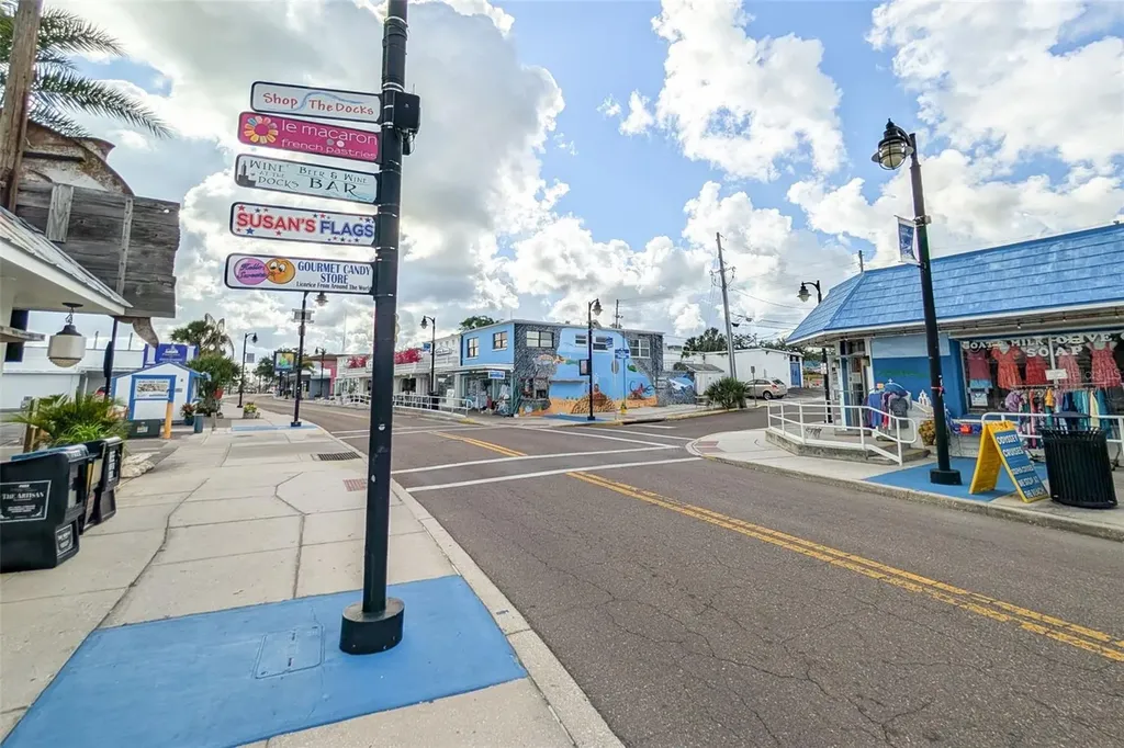 1472 Bay View Street Tarpon Springs FL 34689