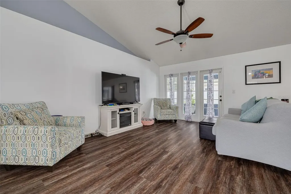 1472 Bay View Street Tarpon Springs FL 34689