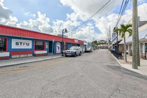 1472 Bay View Street Tarpon Springs FL 34689